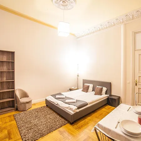 Dzirnavu Downtown In Center Daire Riga