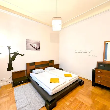 Dzirnavu Downtown In Center Dzīvoklis